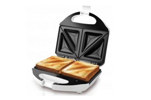 sandwichera con dos sandwiches